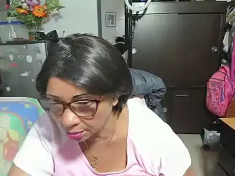 Mrs mommy  online show from October 23, 2025, 2:49 pm