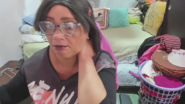 Mrs mommy  online show from April 15, 2026, 6:04 pm