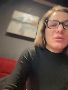 HotXMom online show from December 19, 2024, 10:02 am