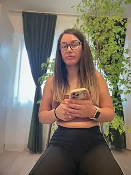 HotXMom online show from June 1, 2026, 5:09 am