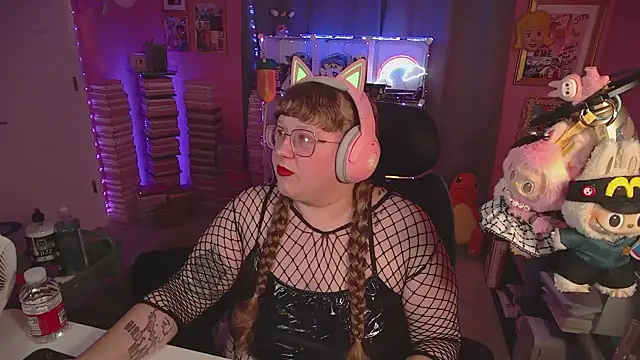 FatVeronica online show from June 18, 2026, 2:23 am