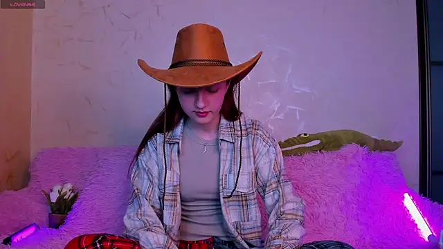 Snapshot of Ksuhesa chatting on February 21, 2025, 7:12 am Ksuhesa online show from February 21, 2025, 7:12 am