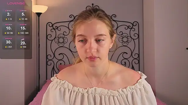 Snapshot of Ksuhesa chatting on September 13, 2025, 8:14 am Ksuhesa online show from September 13, 2025, 8:14 am