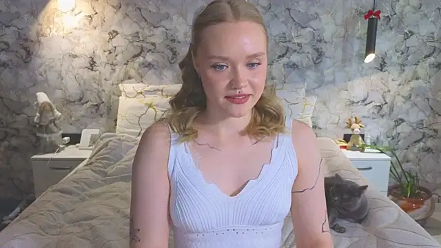 Snapshot of Aurora_Golden1 chatting on June 22, 2026, 3:47 am Aurora Golden1 online show from June 22, 2026, 3:47 am