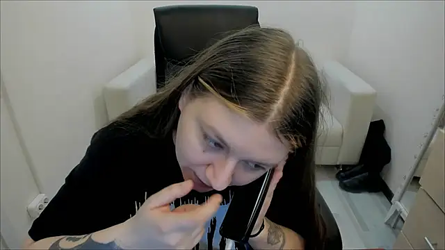 Snapshot of AlisaBacker chatting on February 20, 2025, 10:04 pm AlisaBacker online show from February 20, 2025, 10:04 pm