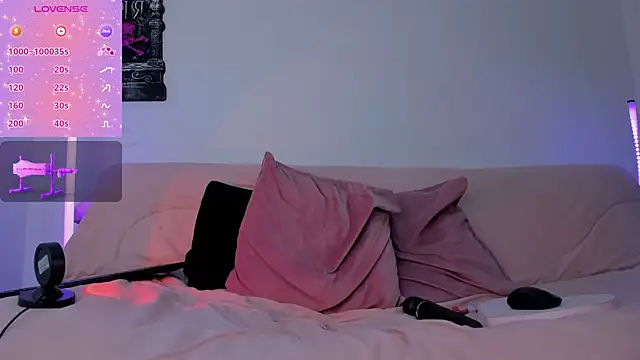 Snapshot of ImBlackEyes chatting on November 8, 2025, 10:30 pm ImBlackEyes online show from November 8, 2025, 10:30 pm