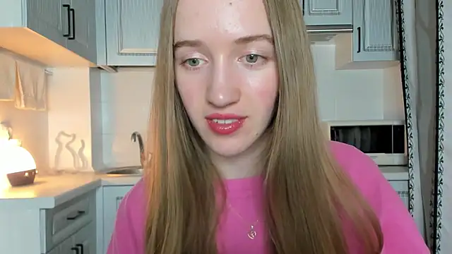 Snapshot of leslie_my_lovee chatting on October 15, 2025, 9:26 pm leslie my lovee online show from October 15, 2025, 9:26 pm