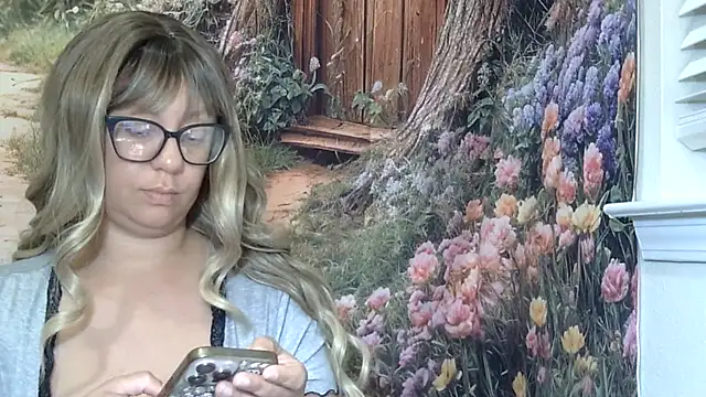 Paisleehaze online show from June 17, 2026, 10:39 am
