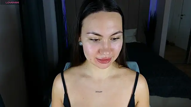 GIGI BENNET online show from December 5, 2024, 3:50 pm