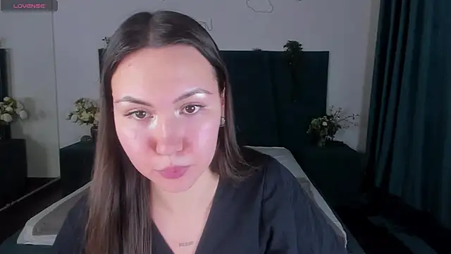 GIGI BENNET online show from December 11, 2024, 6:52 pm