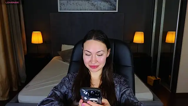 GIGI BENNET online show from December 15, 2024, 9:03 am