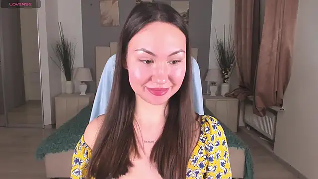 GIGI BENNET online show from December 15, 2024, 5:31 pm