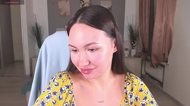 GIGI BENNET online show from December 15, 2024, 8:36 pm