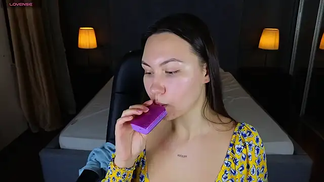 GIGI BENNET online show from December 16, 2024, 8:20 am