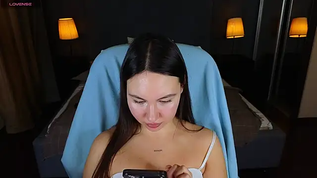 GIGI BENNET online show from December 24, 2024, 9:28 am