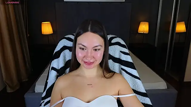 GIGI BENNET online show from December 25, 2024, 8:29 am