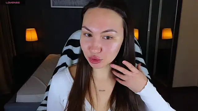 GIGI BENNET online show from January 3, 2025, 5:28 am