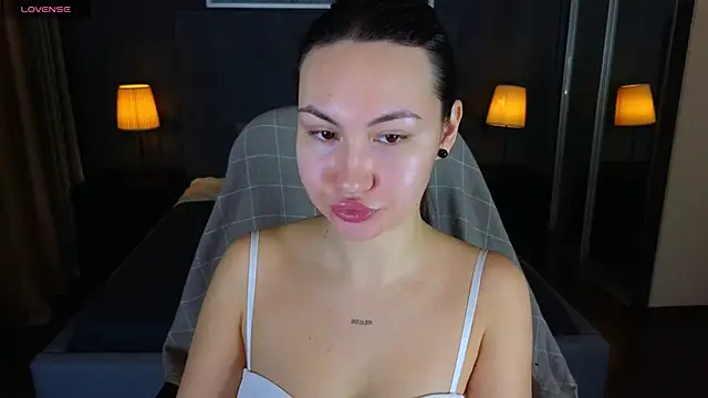 GIGI BENNET online show from January 4, 2025, 5:27 am