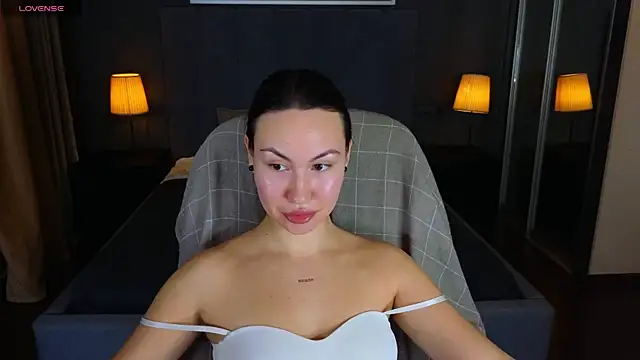 GIGI BENNET online show from January 4, 2025, 8:28 am