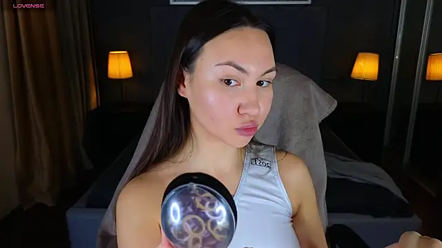 GIGI BENNET online show from January 6, 2025, 8:57 am