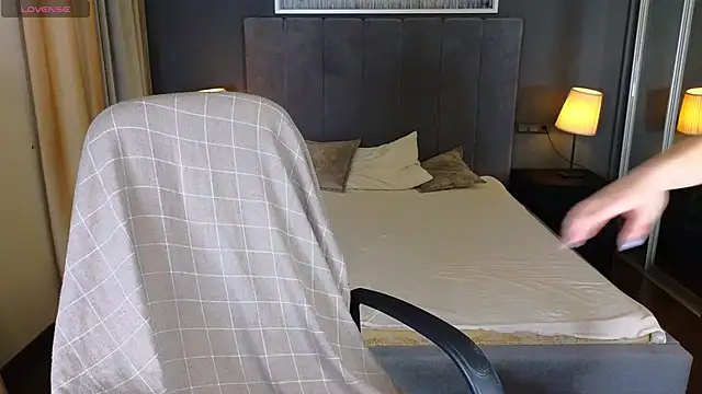 GIGI BENNET online show from January 17, 2025, 5:32 am