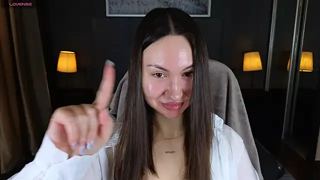 GIGI BENNET online show from February 18, 2025, 5:42 am