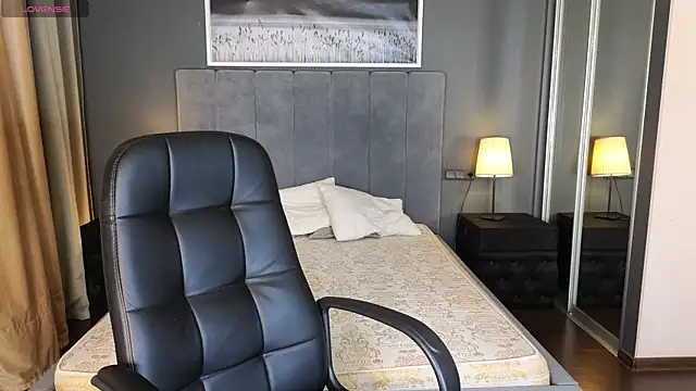 GIGI BENNET online show from February 27, 2025, 5:02 am