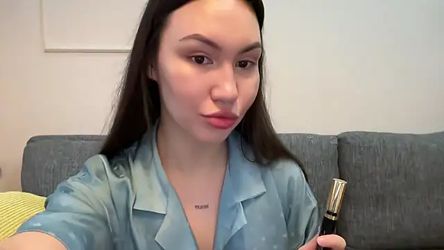 GIGI BENNET online show from March 4, 2025, 8:02 am