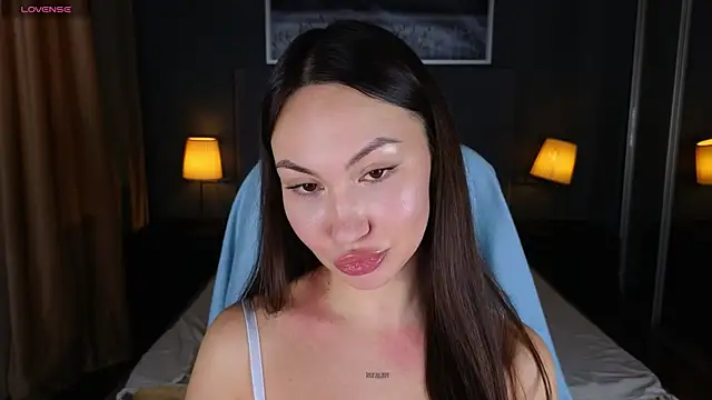 GIGI BENNET online show from March 11, 2025, 8:52 am