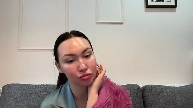 GIGI BENNET online show from March 16, 2025, 8:10 am