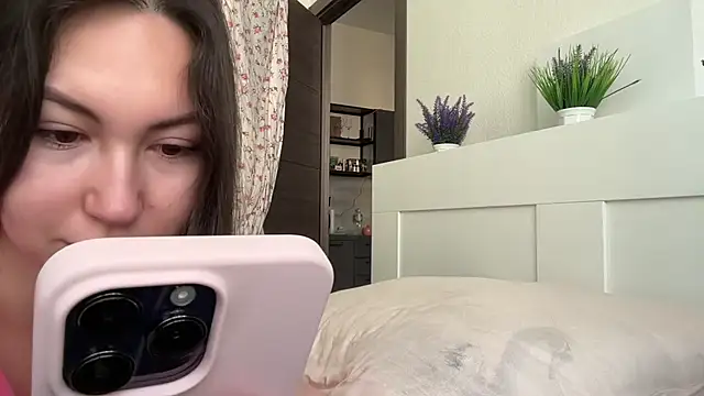 GIGI BENNET online show from September 25, 2025, 5:55 am