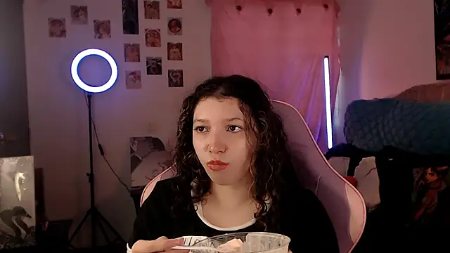 Snapshot of AllyDonfort chatting on March 31, 2026, 10:32 pm AllyDonfort online show from March 31, 2026, 10:32 pm
