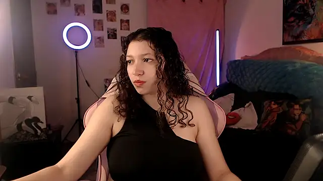 Snapshot of AllyDonfort chatting on April 4, 2026, 11:24 pm AllyDonfort online show from April 4, 2026, 11:24 pm