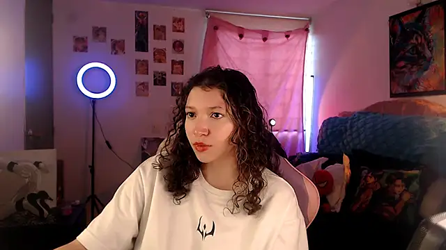 Snapshot of AllyDonfort chatting on April 8, 2026, 9:48 pm AllyDonfort online show from April 8, 2026, 9:48 pm