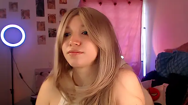 Snapshot of AllyDonfort chatting on April 17, 2026, 9:07 pm AllyDonfort online show from April 17, 2026, 9:07 pm