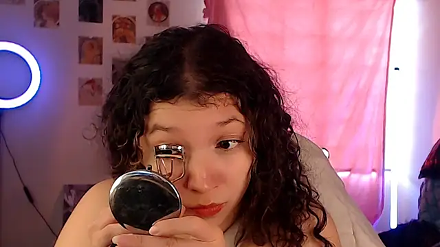 Snapshot of AllyDonfort chatting on April 28, 2026, 9:53 pm AllyDonfort online show from April 28, 2026, 9:53 pm