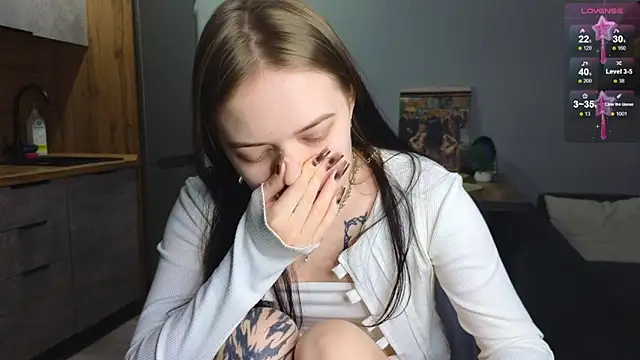 Snapshot of doll_lol_ chatting on January 21, 2025, 11:24 pm doll lol online show from January 21, 2025, 11:24 pm