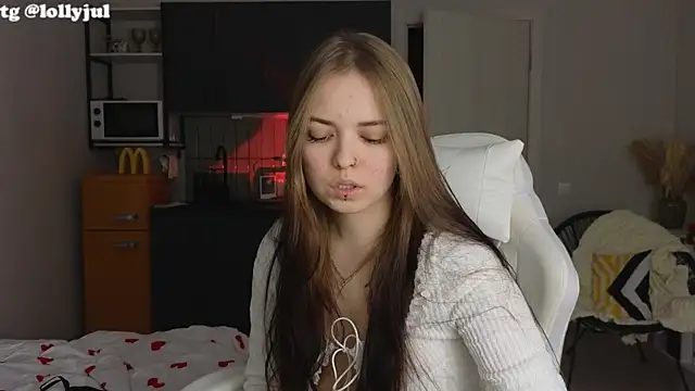 Snapshot of doll_lol_ chatting on September 29, 2025, 7:30 pm doll lol online show from September 29, 2025, 7:30 pm