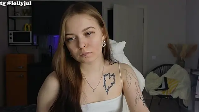 Snapshot of doll_lol_ chatting on October 13, 2025, 3:12 pm doll lol online show from October 13, 2025, 3:12 pm