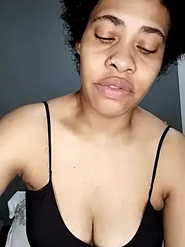 Snapshot of Su_Duarte_1 chatting on October 12, 2025, 10:31 pm Su Duarte 1 online show from October 12, 2025, 10:31 pm