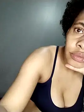 Snapshot of Su_Duarte_1 chatting on October 16, 2025, 1:39 am Su Duarte 1 online show from October 16, 2025, 1:39 am