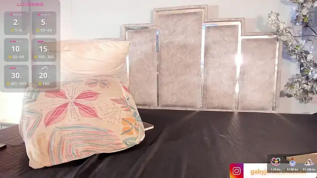 GabyyJones online show from November 20, 2025, 12:05 pm