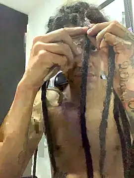 JovenDesobediente online show from September 30, 2025, 4:50 am