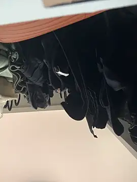 amooraaamoon online show from January 14, 2025, 11:42 am