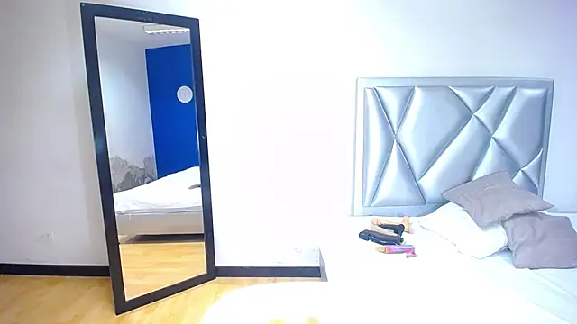 exotic karmella online show from February 15, 2025, 8:43 pm