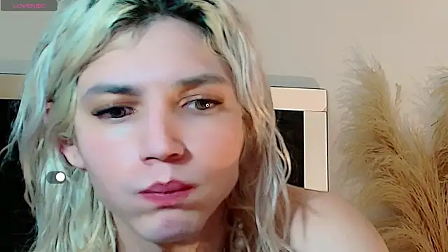 Snapshot of honey_skin chatting on July 17, 2026, 4:45 pm honey skin online show from July 17, 2026, 4:45 pm