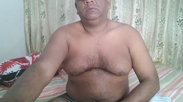 Snapshot of Beargryzzly chatting on January 22, 2025, 11:56 am Beargryzzly online show from January 22, 2025, 11:56 am