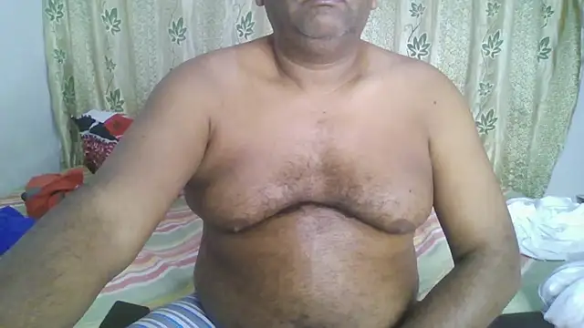 Snapshot of Beargryzzly chatting on January 24, 2025, 4:06 pm Beargryzzly online show from January 24, 2025, 4:06 pm