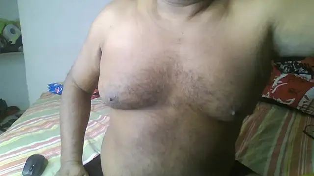 Snapshot of Beargryzzly chatting on January 28, 2025, 2:21 am Beargryzzly online show from January 28, 2025, 2:21 am