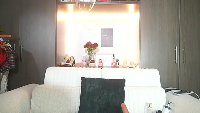 Snapshot of katlyn_martins chatting on June 14, 2026, 7:27 pm katlyn martins online show from June 14, 2026, 7:27 pm